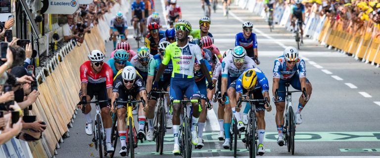STORICA VITTORIA DI BINIAM GIRMAY AL TOUR DE FRANCE SUL TRAGUARDO DI TORINO