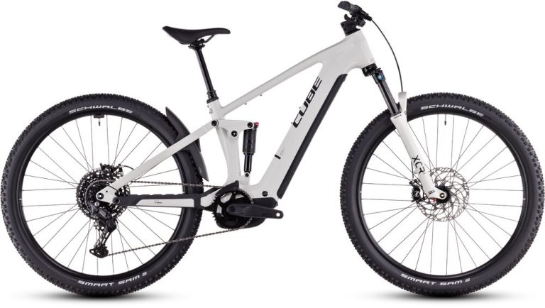 Scopri la nuova Cube Stereo Hybrid ONE22