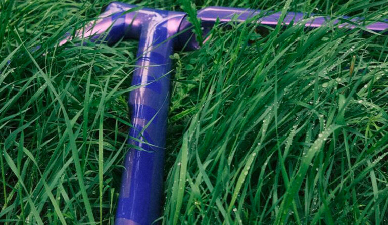 BMC ridisegna i canoni dello stile con il nuovo telaio Metallic Blue Purple su SLR01! Vuoi vedere come luccica? Da oggi lo trovi in Granbike!