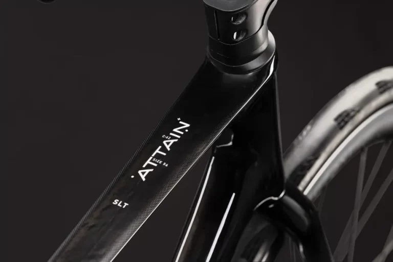 Cube Attain C:62 SLT carbon´n´white