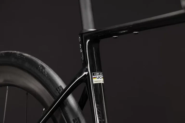 Cube Attain C:62 SLT carbon´n´white